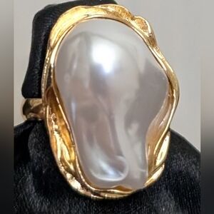 #110. Gold-Trim White Baroque Pearl Statement Ring